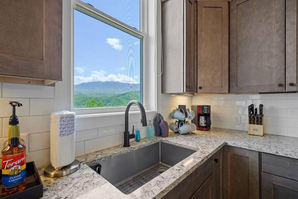 Modern Cabin near Smoky Mountain National Park