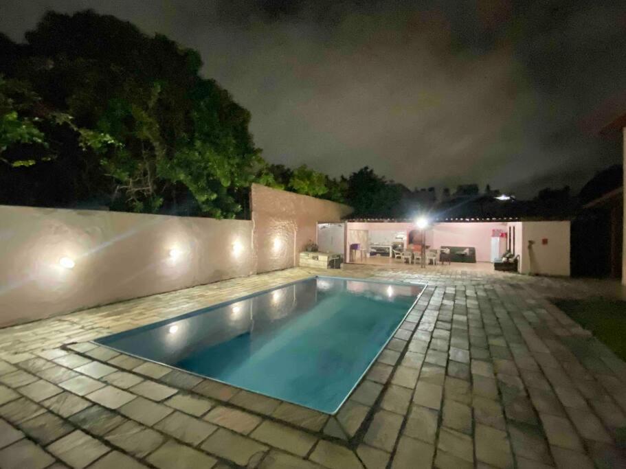 Casa com piscina próxima ao Shopping Park lagos