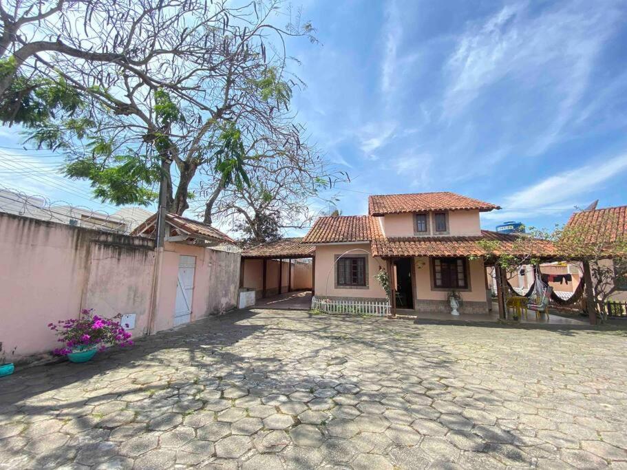 Casa com piscina próxima ao Shopping Park lagos