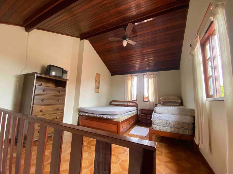Casa com piscina próxima ao Shopping Park lagos