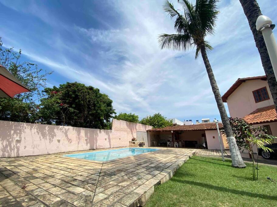 Casa com piscina próxima ao Shopping Park lagos