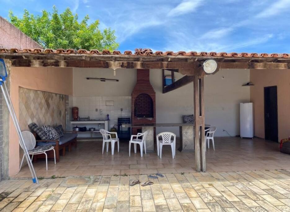 Casa com piscina próxima ao Shopping Park lagos