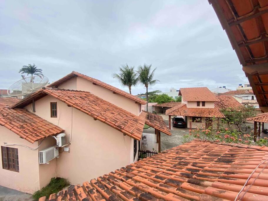 Casa com piscina próxima ao Shopping Park lagos