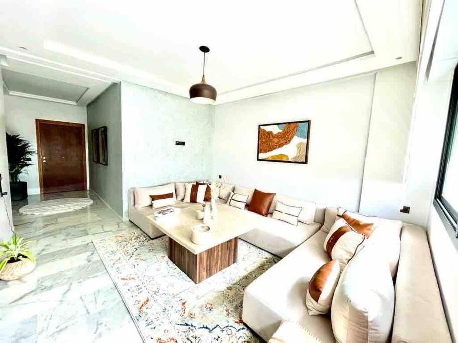 Luxurious Sea-View 2Br Apartment