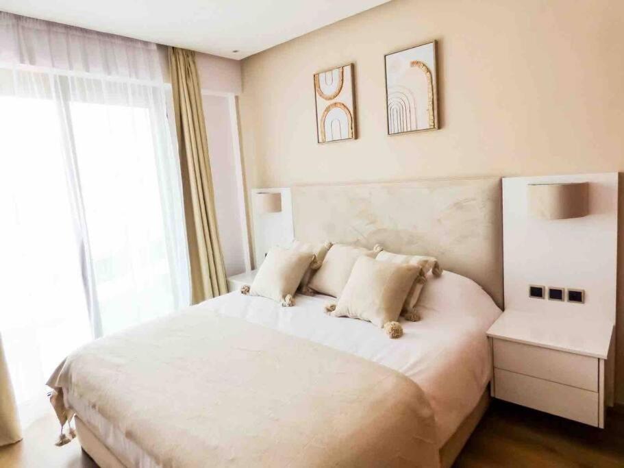 Luxurious Sea-View 2Br Apartment