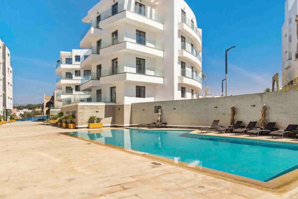 Luxurious Sea-View 2Br Apartment