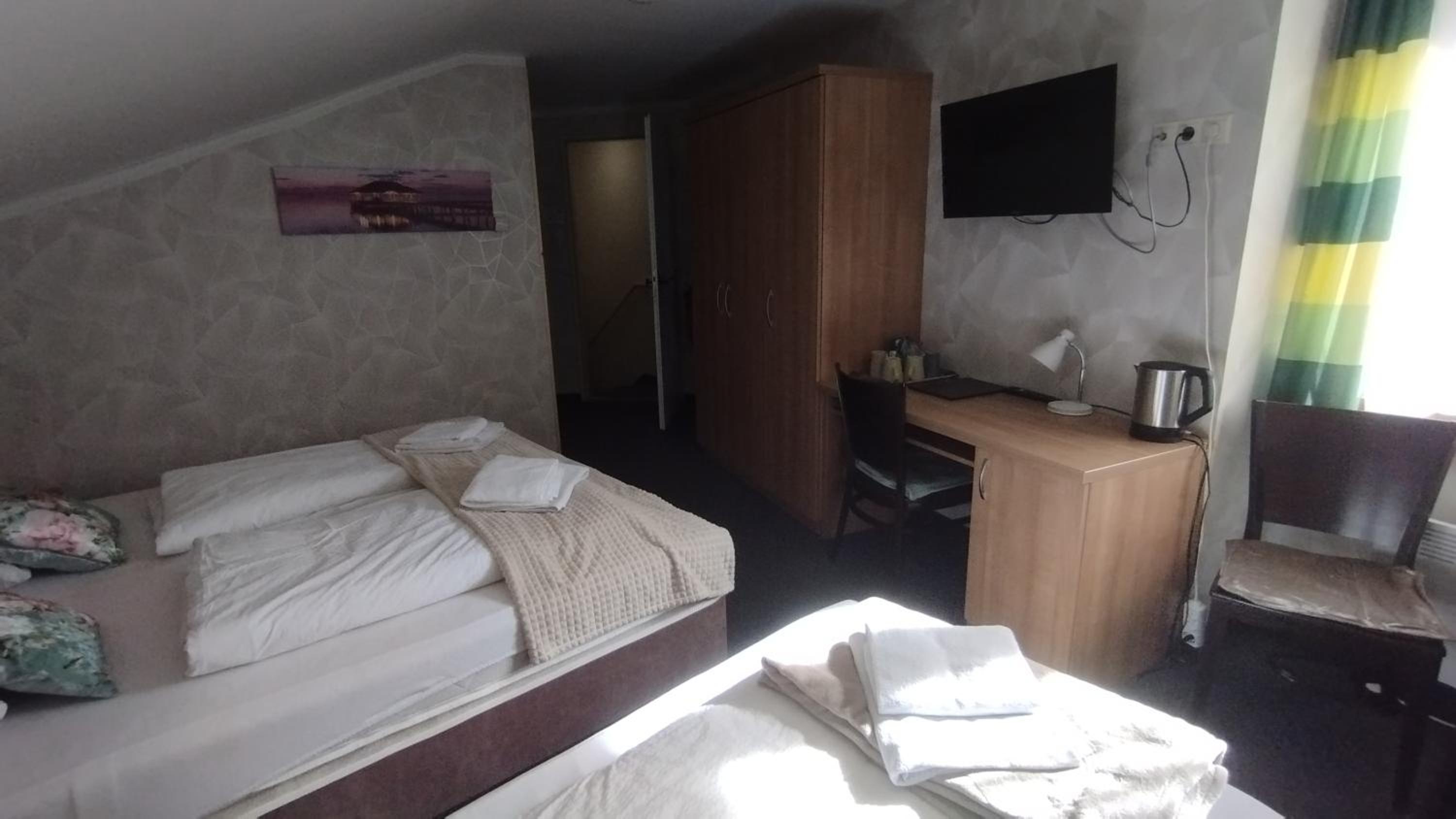 Jasmin Pension Central Location Shared Kitchen Pet Friendly