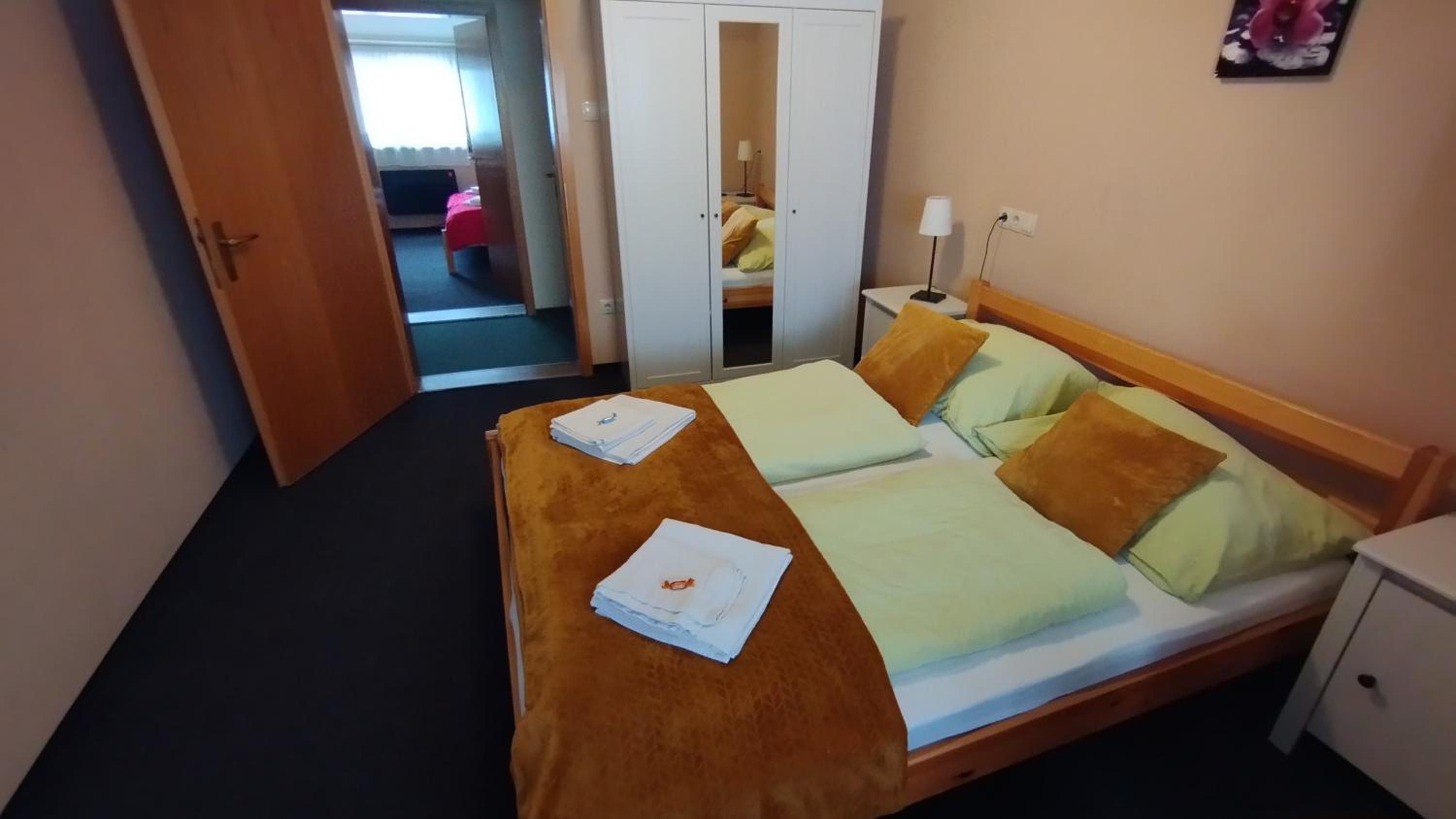 Jasmin Pension Central Location Shared Kitchen Pet Friendly