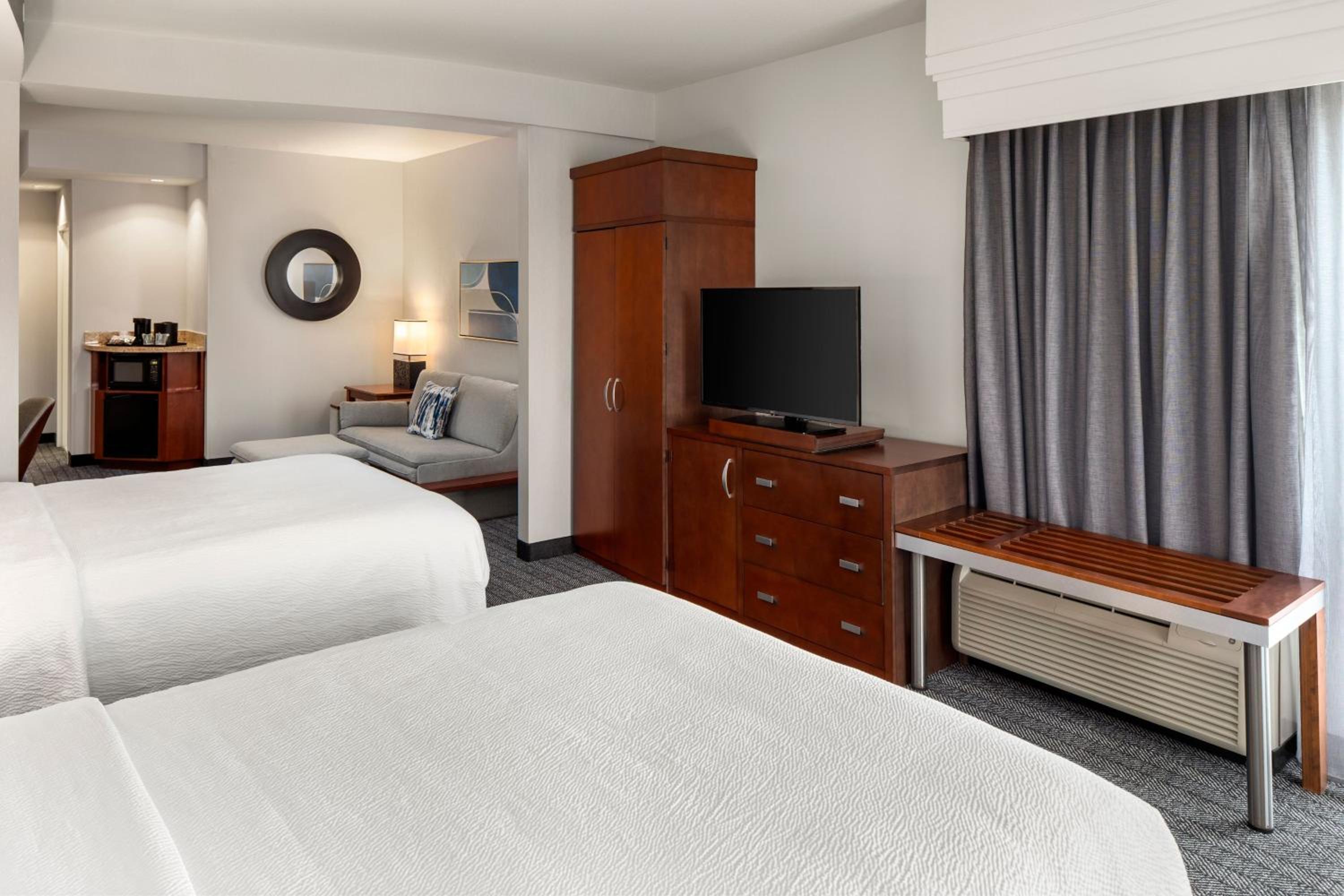 Courtyard Mankato Hotel & Event Center