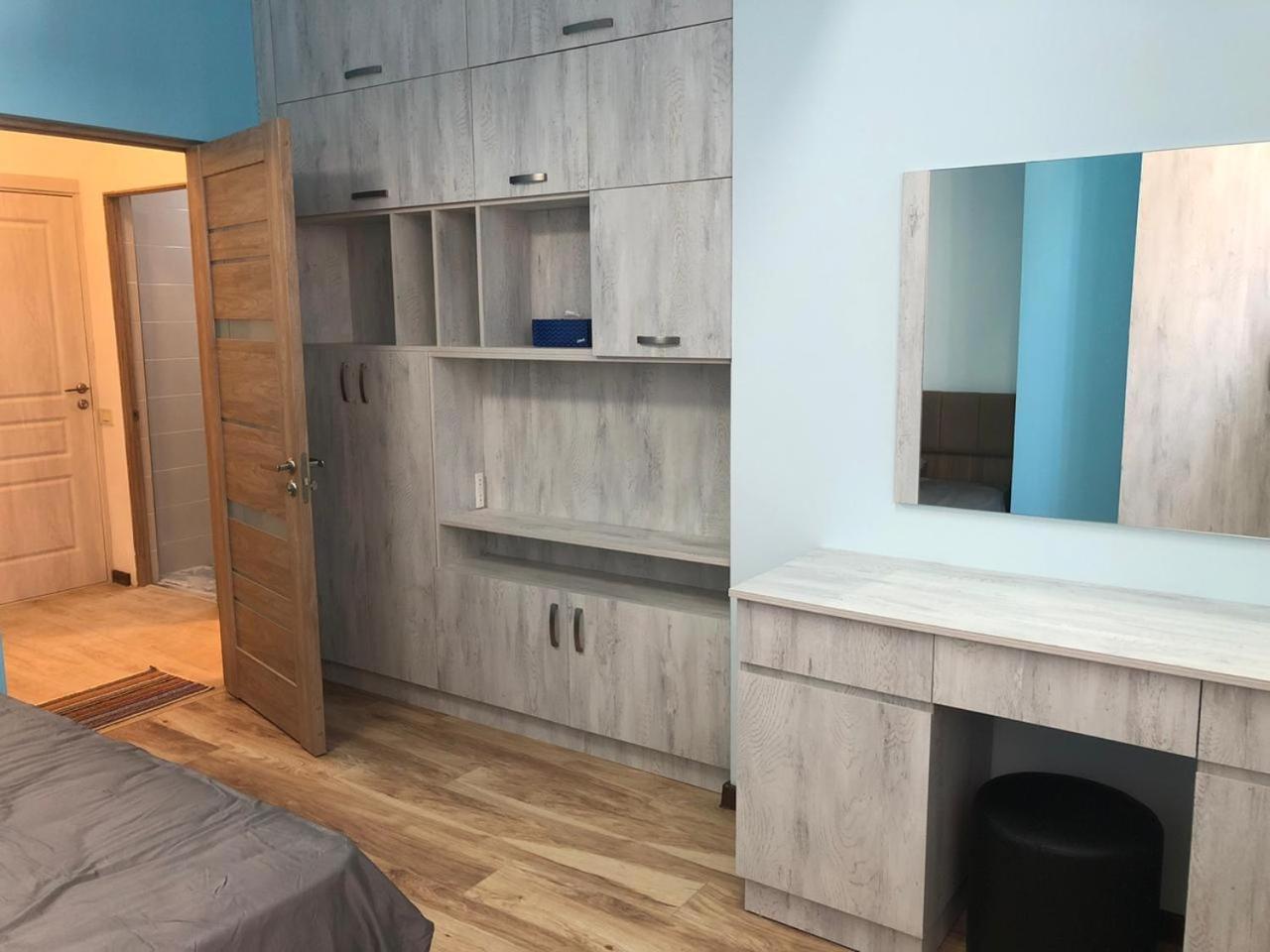Newly renovated, very clean 1 bedroom near Cascade