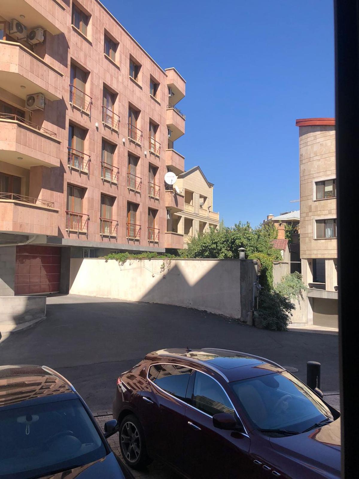 Newly renovated, very clean 1 bedroom near Cascade