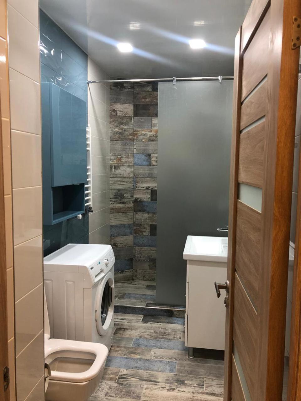 Newly renovated, very clean 1 bedroom near Cascade