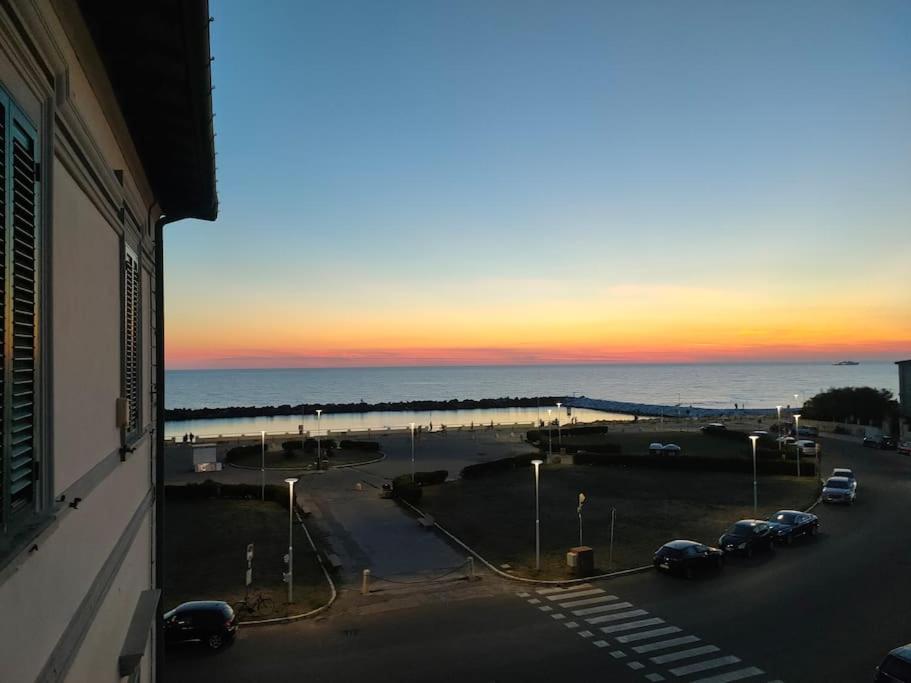 Tramonti sul mare view 4