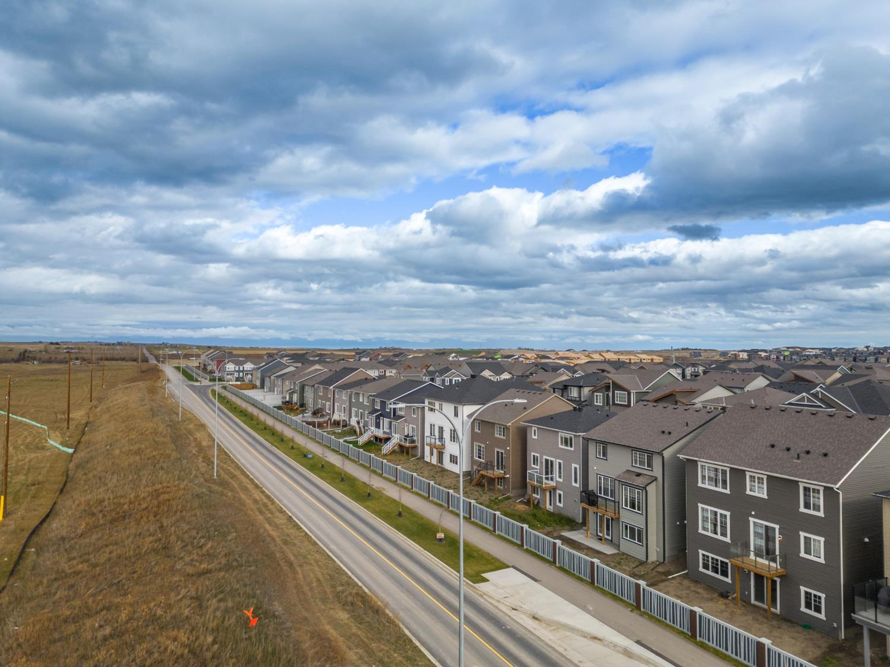 Sunny Walk-out Unit, Free HiSpeed Wi-Fi and Parking, Near Grocery