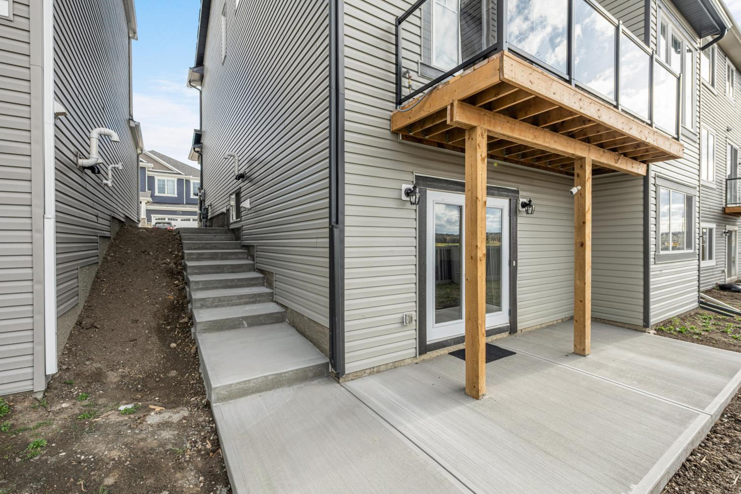 Sunny Walk-out Unit, Free HiSpeed Wi-Fi and Parking, Near Grocery