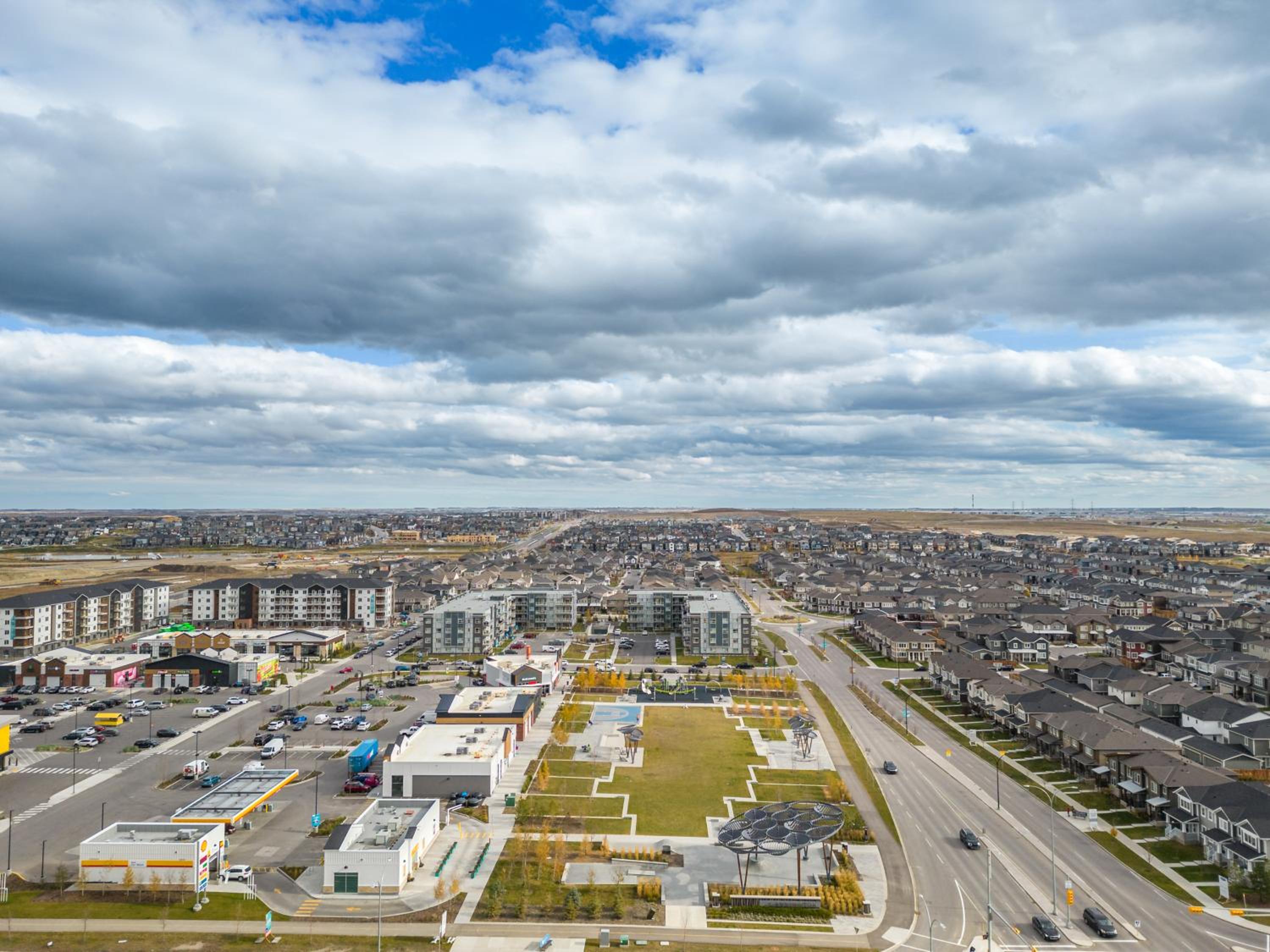 Sunny Walk-out Unit, Free HiSpeed Wi-Fi and Parking, Near Grocery