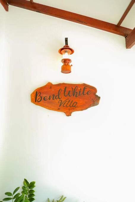 Bend White Villa Hikakduwa view 3