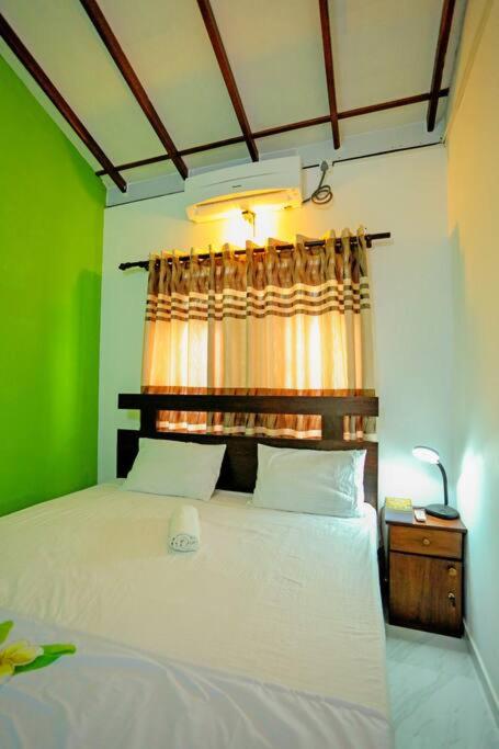 Bend White Villa Hikakduwa view 4