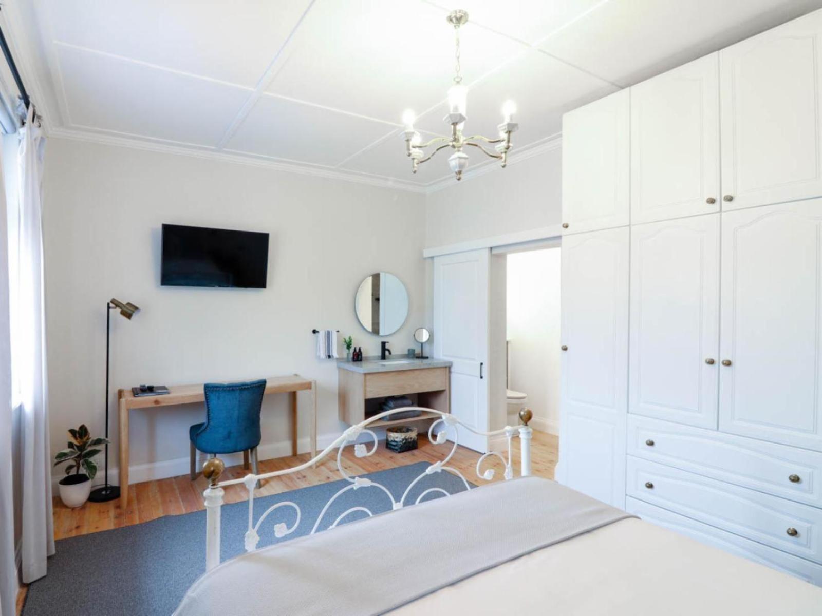 Whispering Oaks Guest House