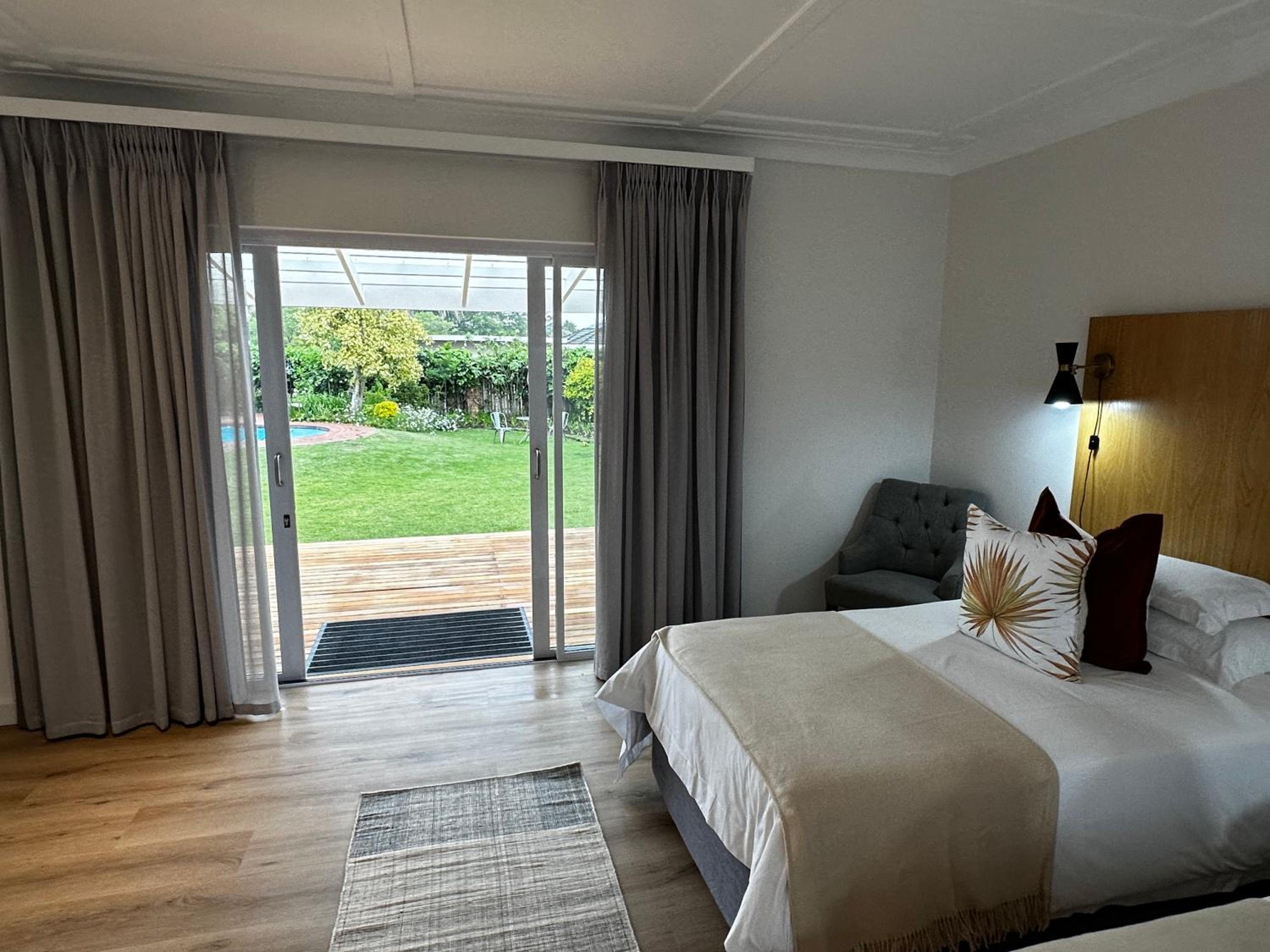 Whispering Oaks Guest House