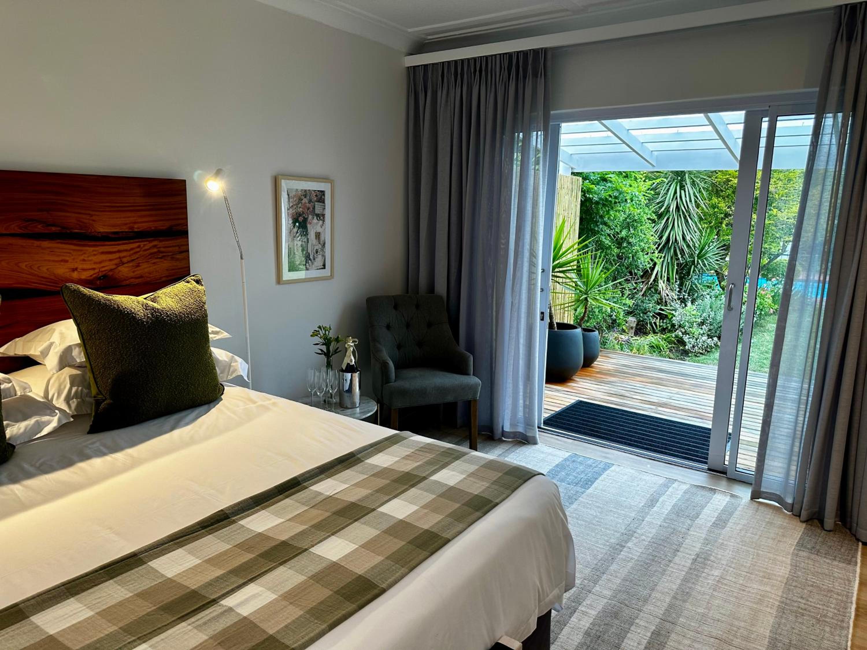 Whispering Oaks Guest House