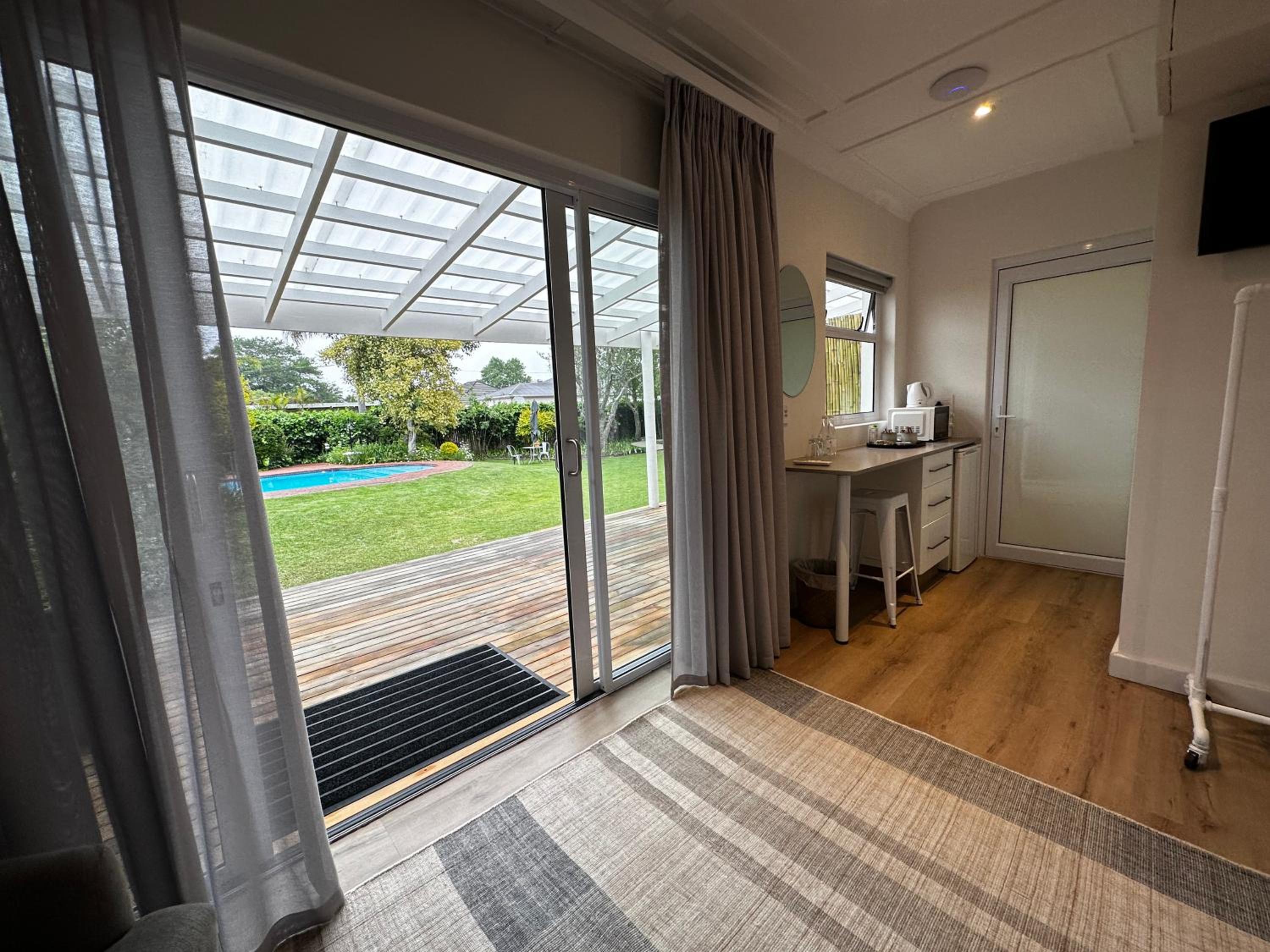 Whispering Oaks Guest House