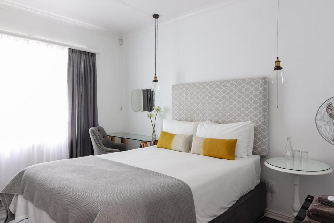 Whispering Oaks Guest House