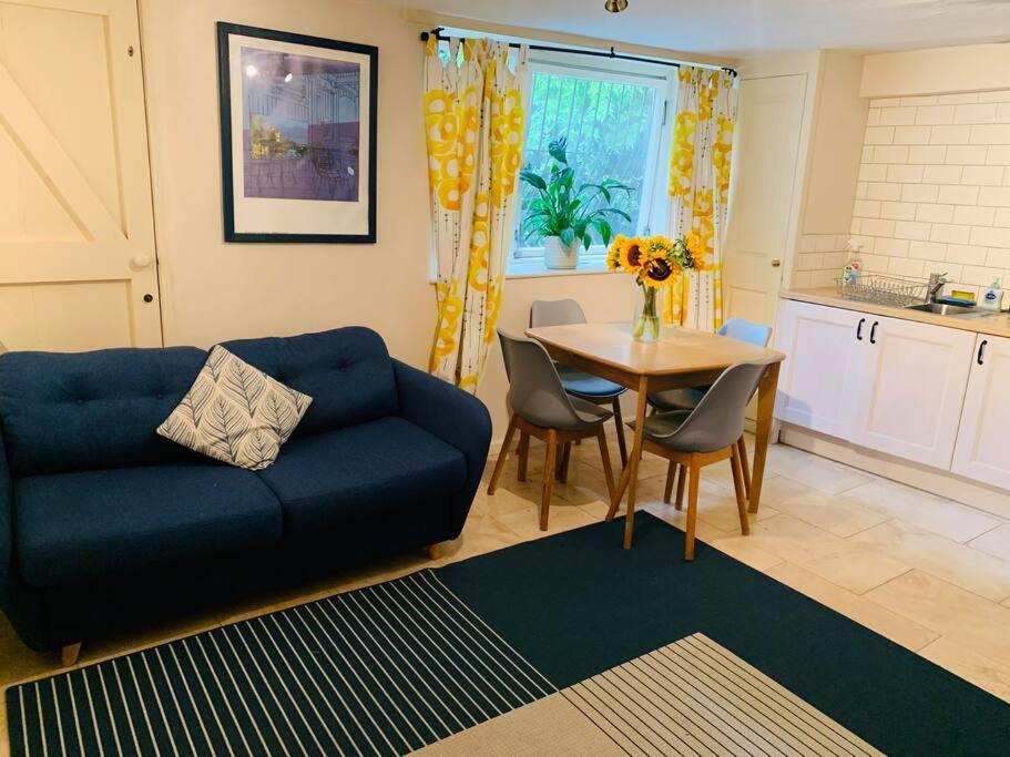 Apartment near Harbourside & city centre view 3