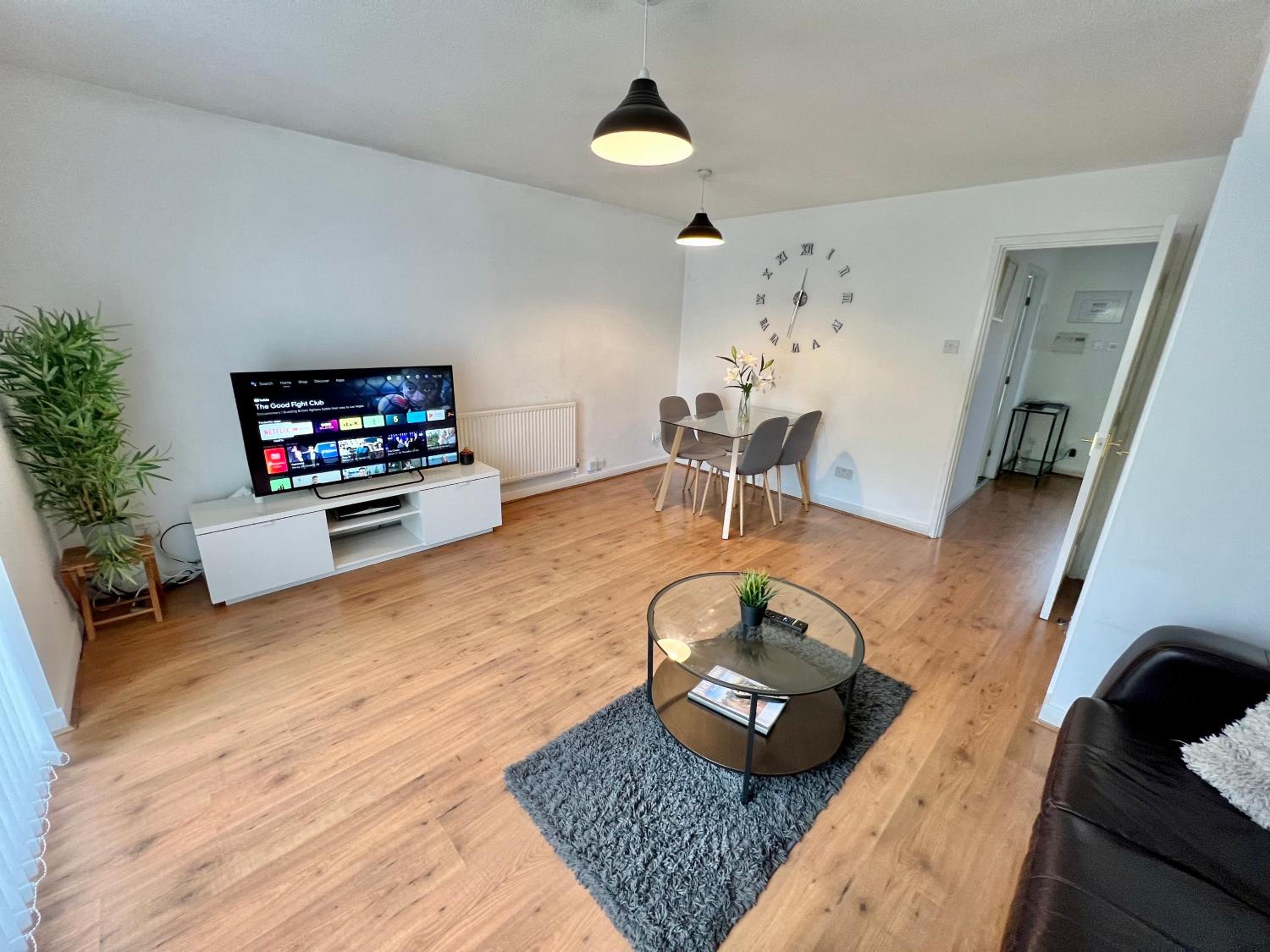 Convenient Manchester city centre 3BD with free parking view 3