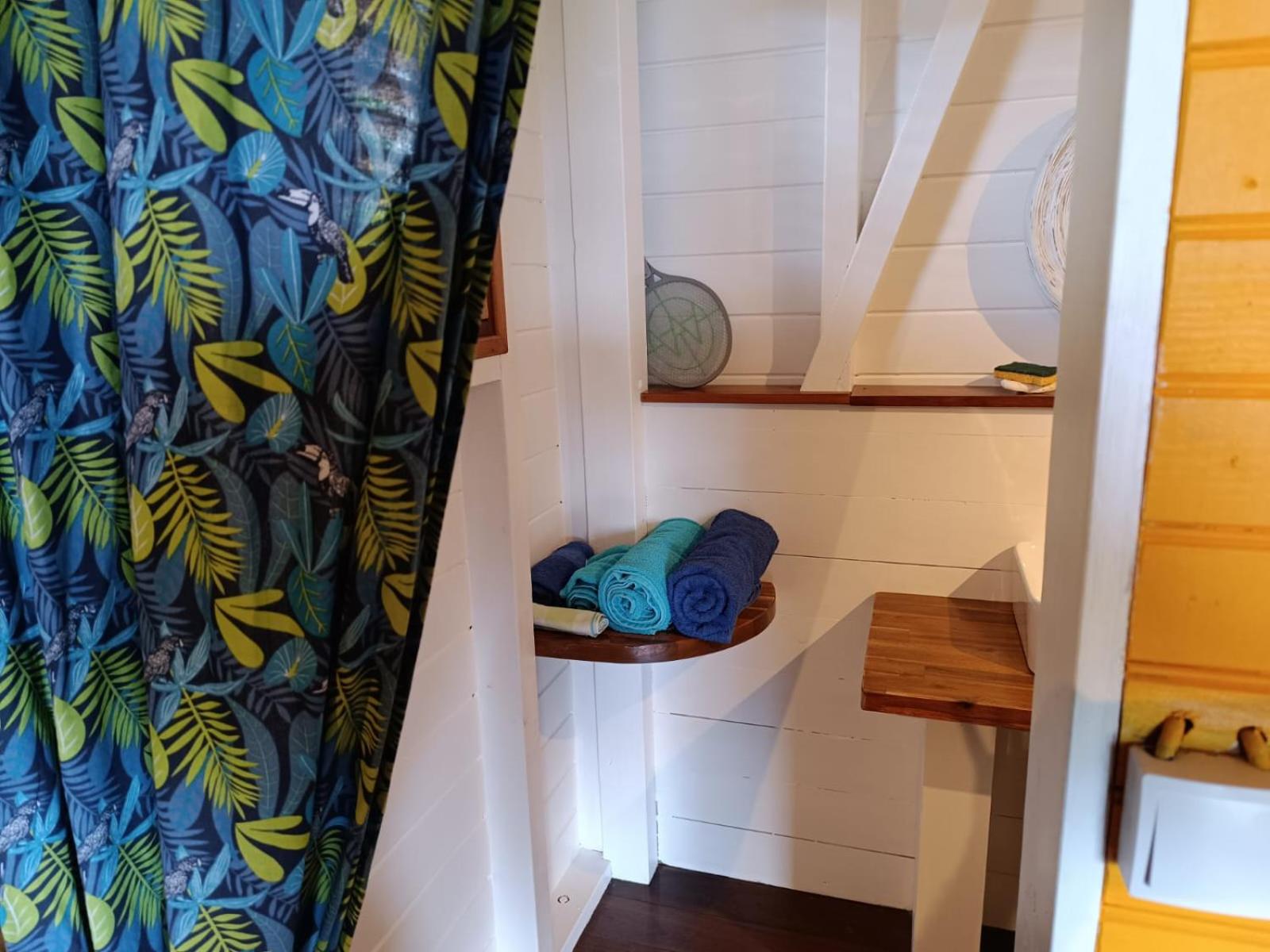 TI KAZ ANOLI Cottage en bois avec vue sur la baie view 5