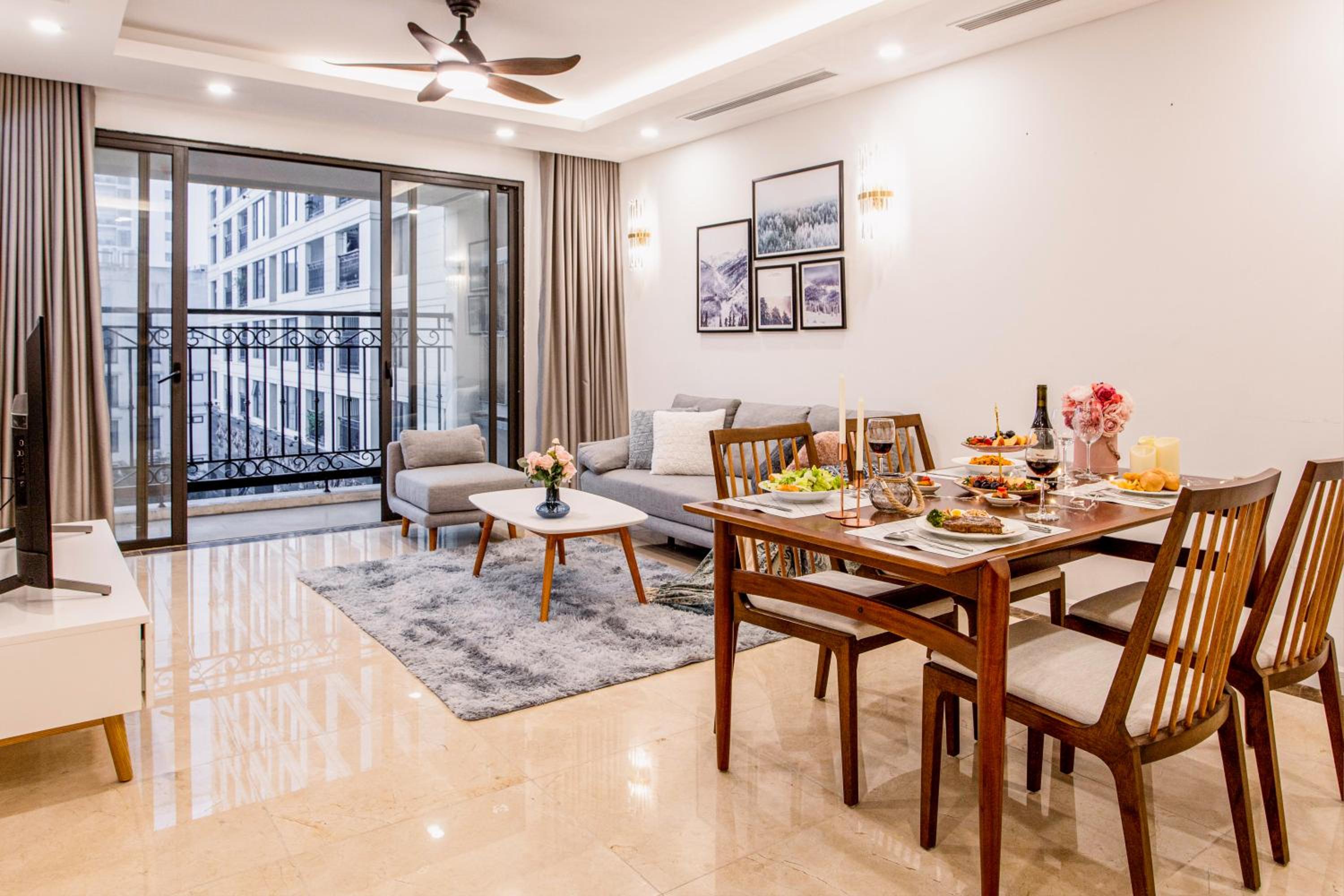 D'Leroi Soleil - Modern Apartment by West Lake