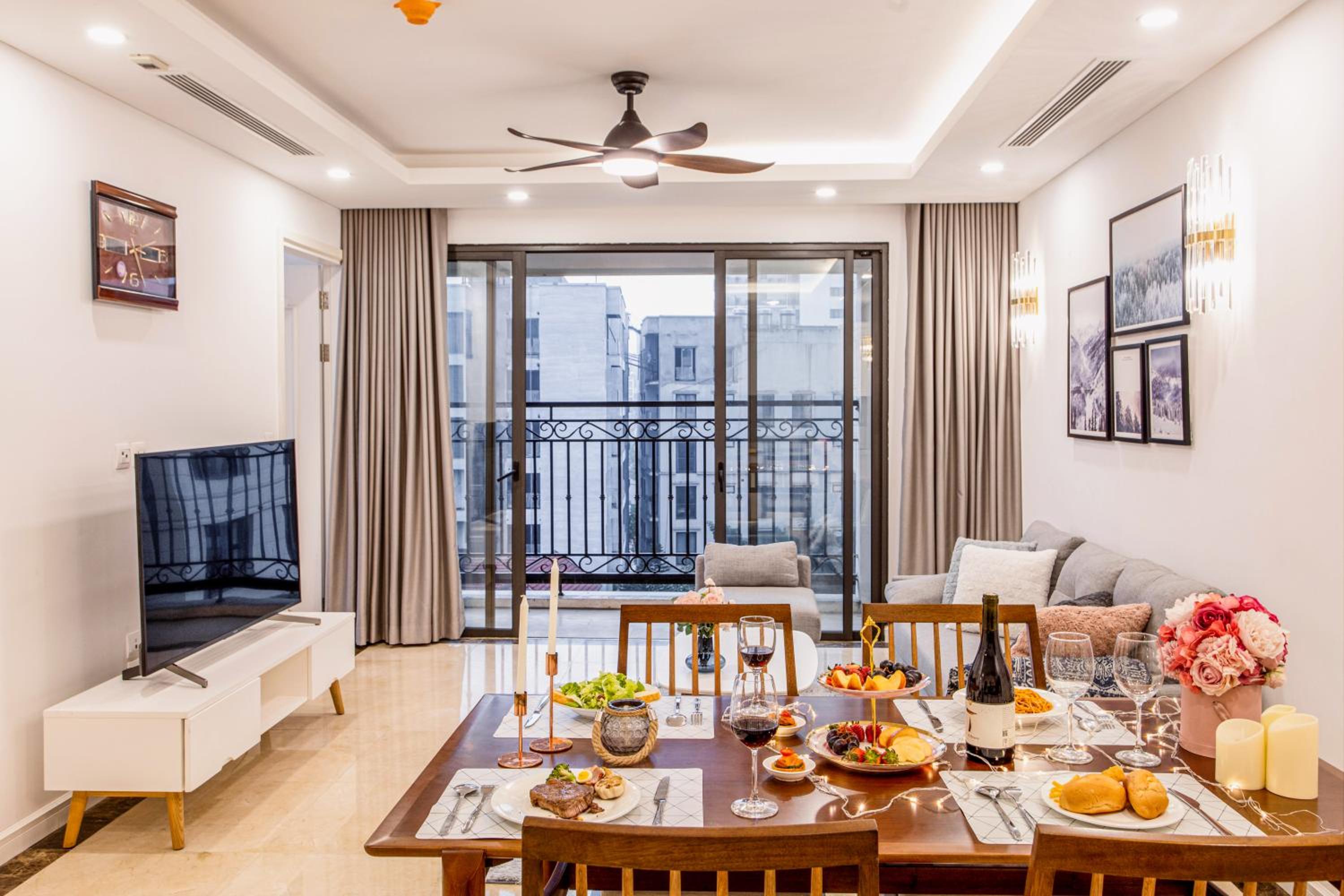 D'Leroi Soleil - Modern Apartment by West Lake