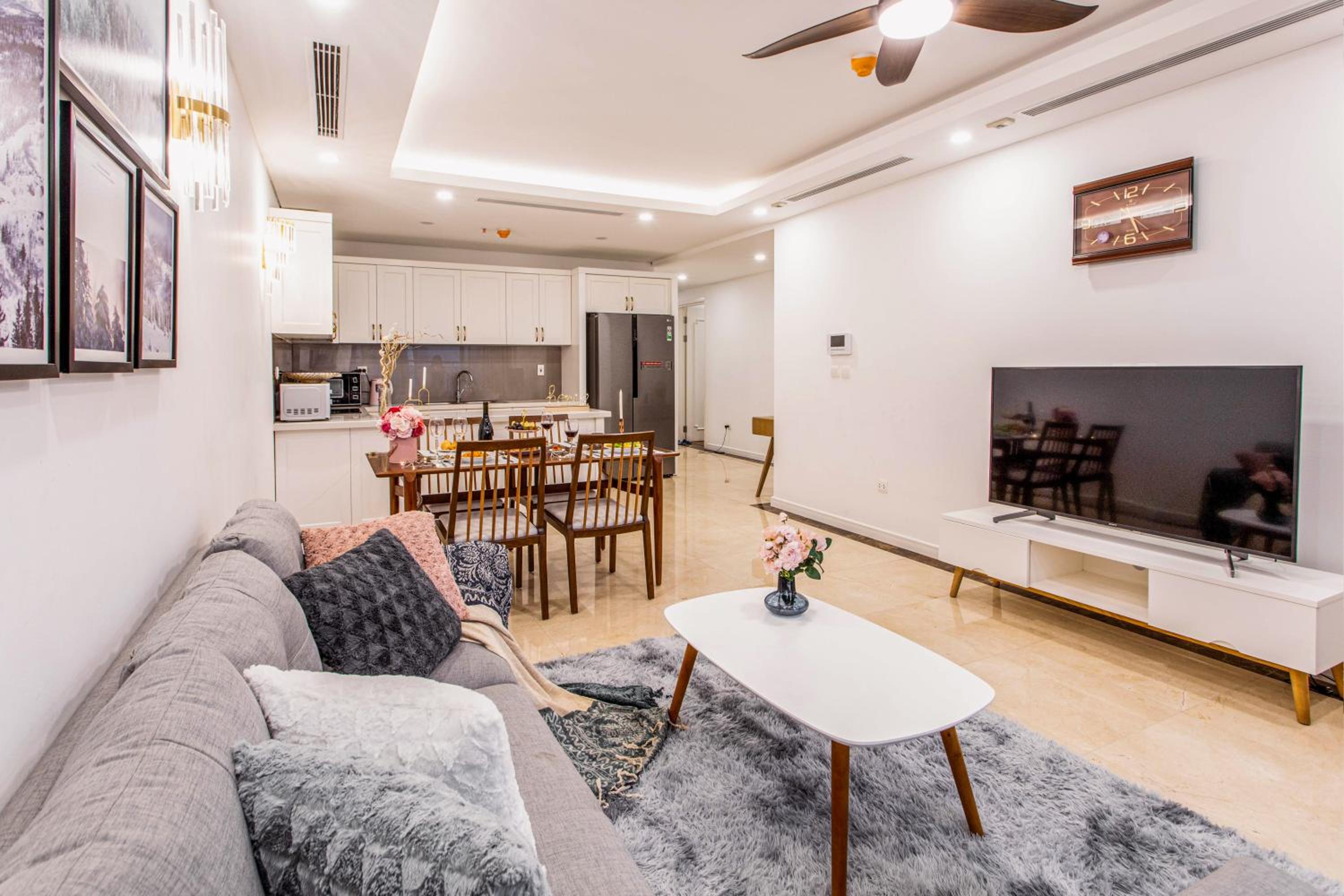 D'Leroi Soleil - Modern Apartment by West Lake