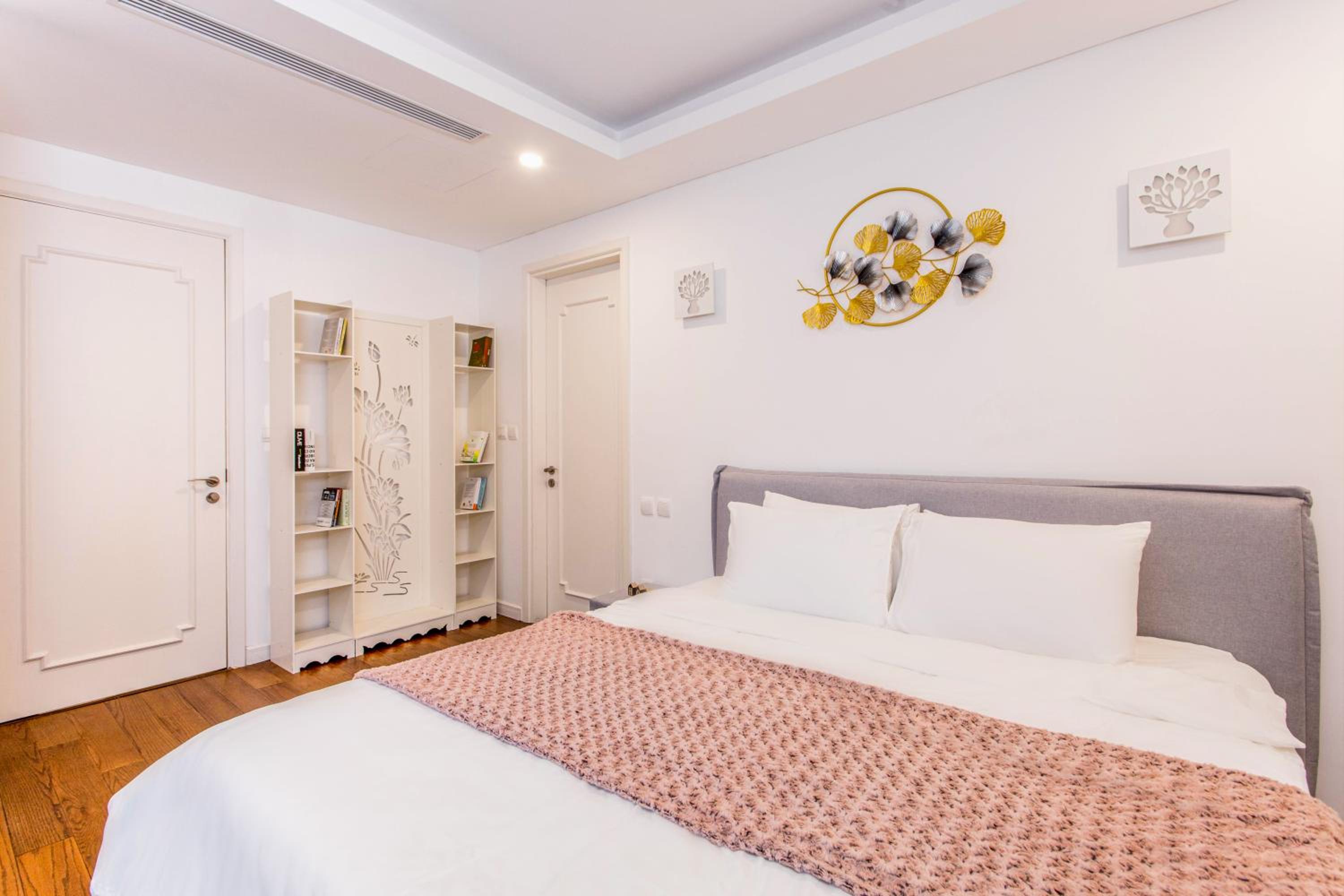 D'Leroi Soleil - Modern Apartment by West Lake