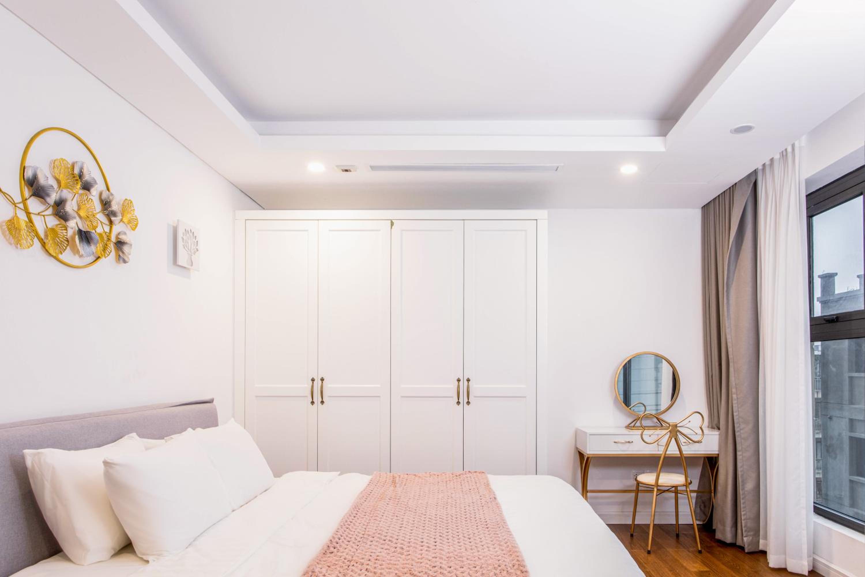 D'Leroi Soleil - Modern Apartment by West Lake