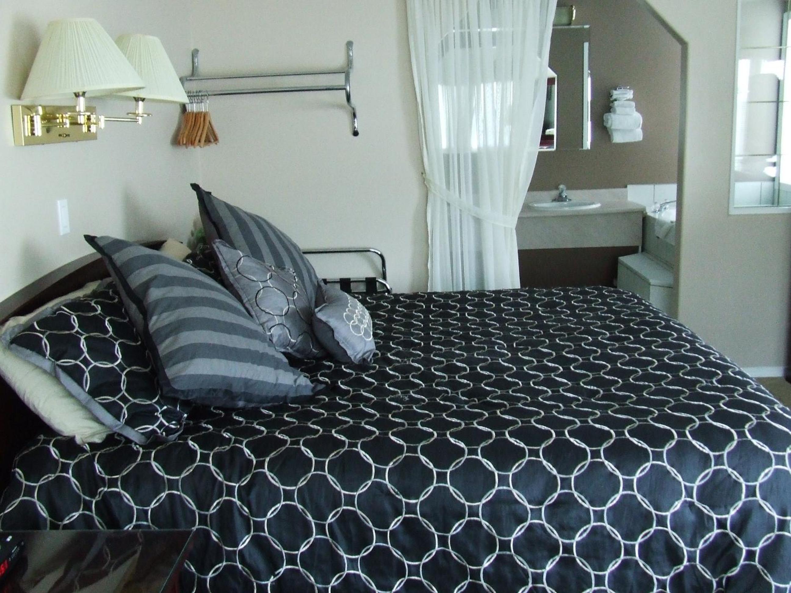 Golden Vacations - Ponderosa Motor Inn - Property Image 2