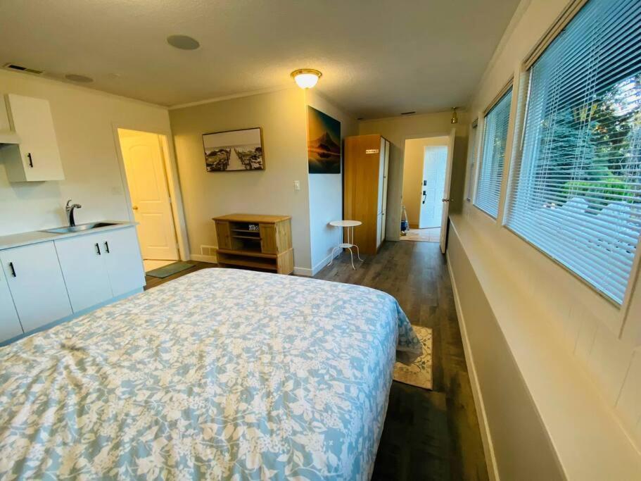 Large Apartment in Surrey Bolivar Heights