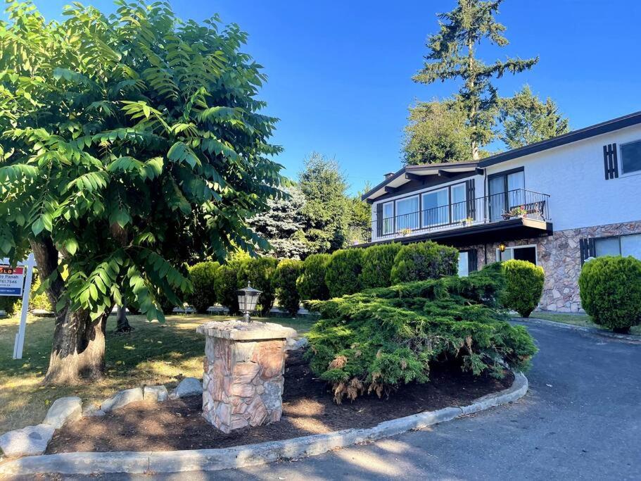 Large Apartment in Surrey Bolivar Heights