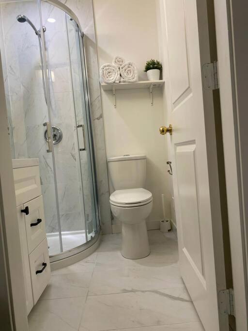 Large Apartment in Surrey Bolivar Heights