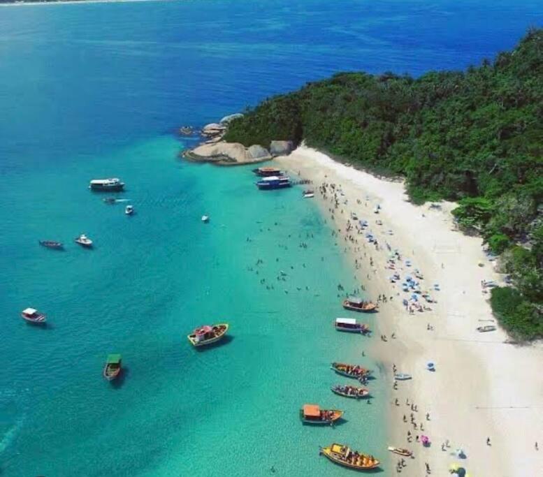 Espaçoso e pertinho da praia -2 Qts no Campeche