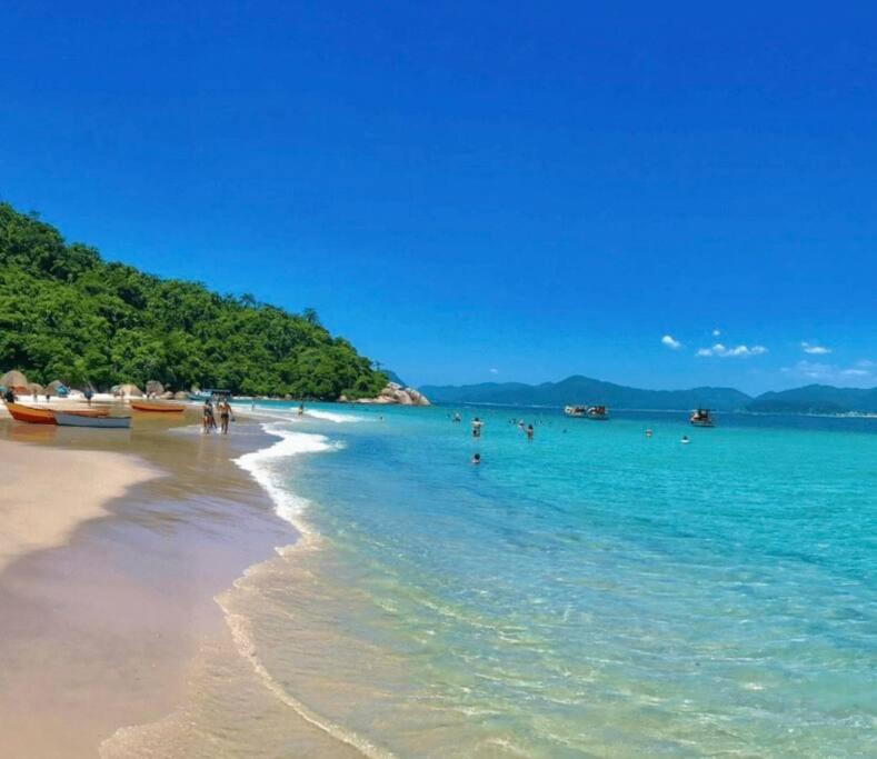 Espaçoso e pertinho da praia -2 Qts no Campeche