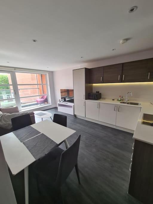 Rent Luxuri - Luxury 2 bed Apartment