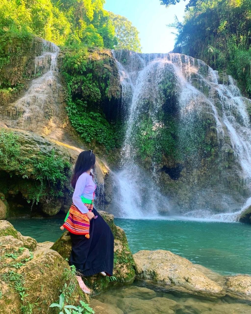 LePont Mu Waterfall Bungalow