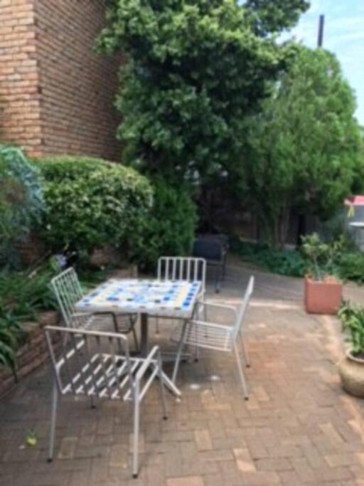 Surrey House-homely and close to Preller walk