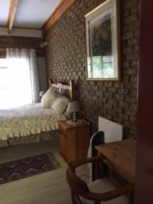 Surrey House-homely and close to Preller walk