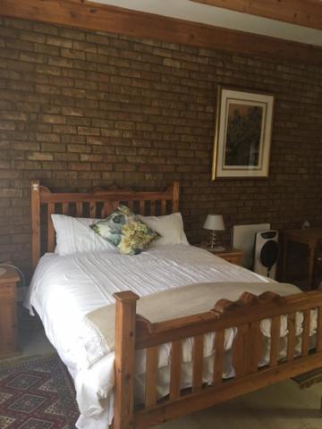 Surrey House-homely and close to Preller walk