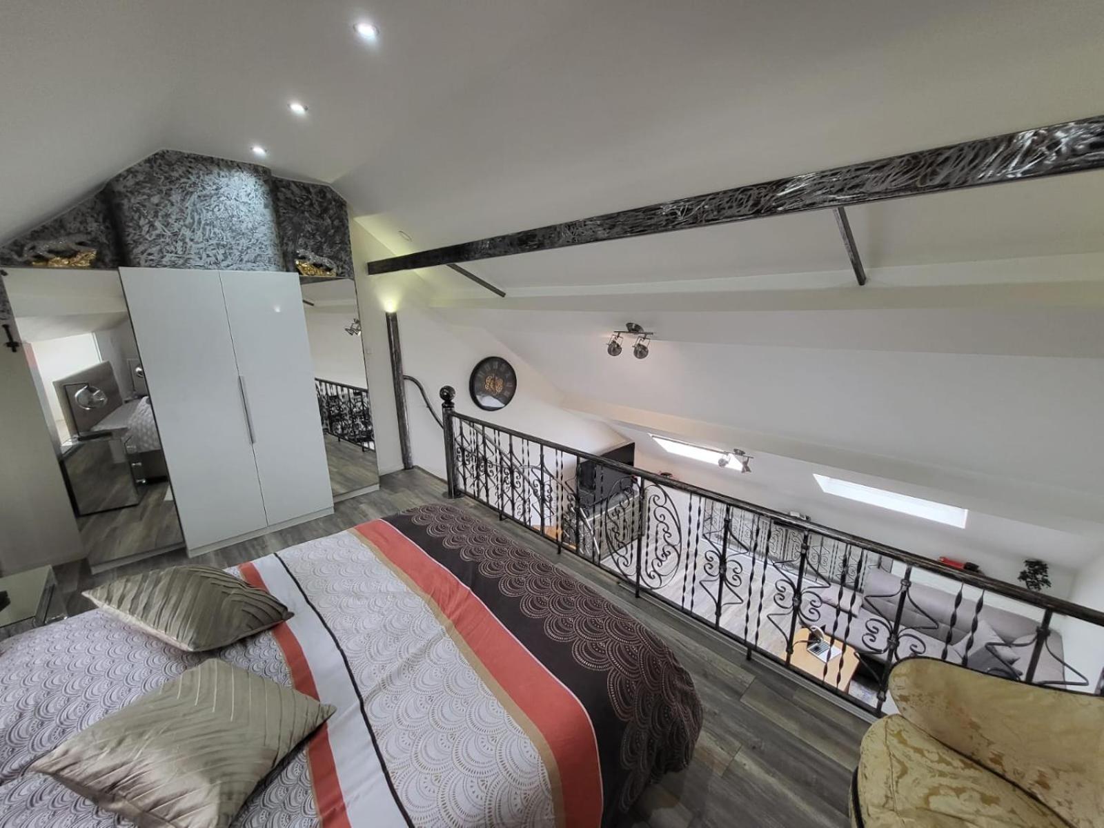 Duplex élégant situé à 1min de la gare du nord