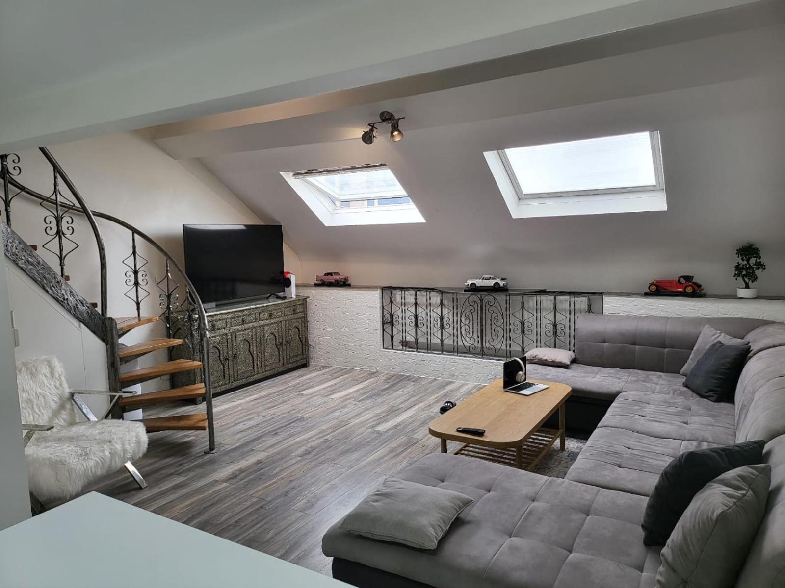 Duplex élégant situé à 1min de la gare du nord