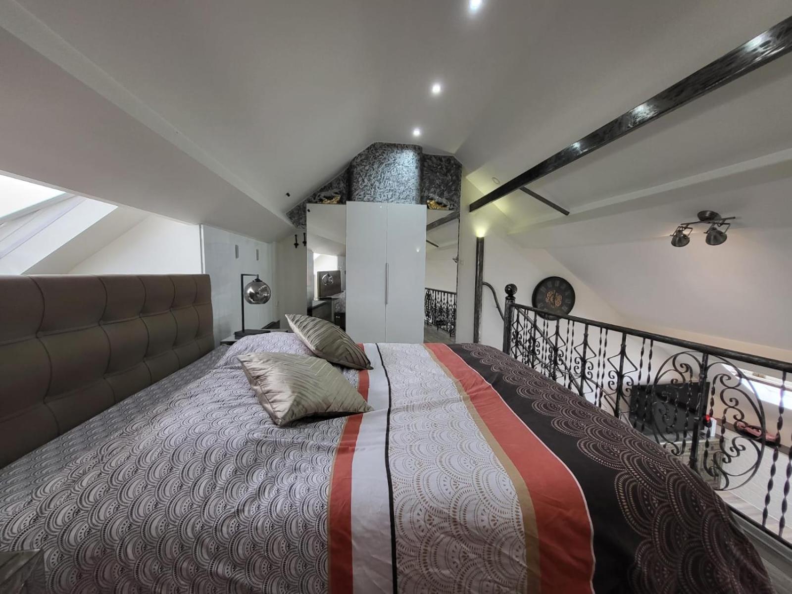 Duplex élégant situé à 1min de la gare du nord