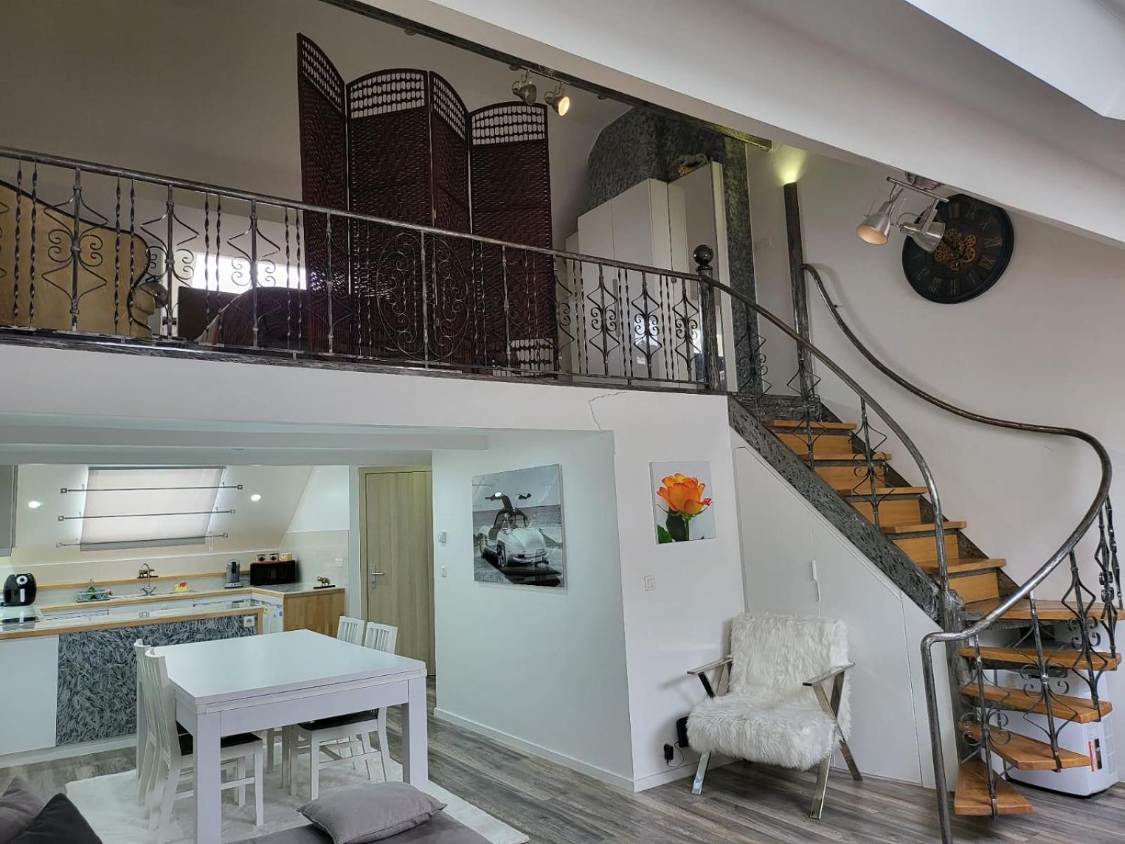 Duplex élégant situé à 1min de la gare du nord